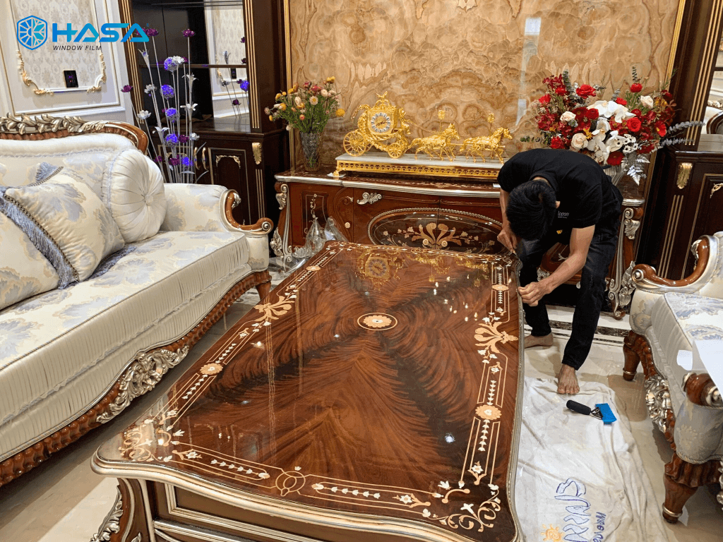 Phim bảo vệ nội thất 3 chong tray xuoc be mat ban 1