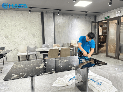 Mách bạn 5 tips giữ nội thất luôn bóng đẹp như mới sau nhiều năm sử dụng 8 lap dat phim bao ve noi that hasa 3